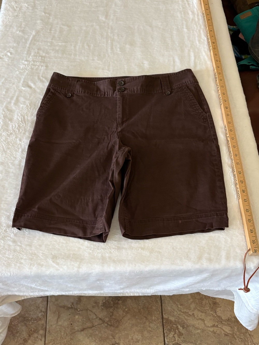 Hannah Women's Bermuda Shorts in Dark Brown